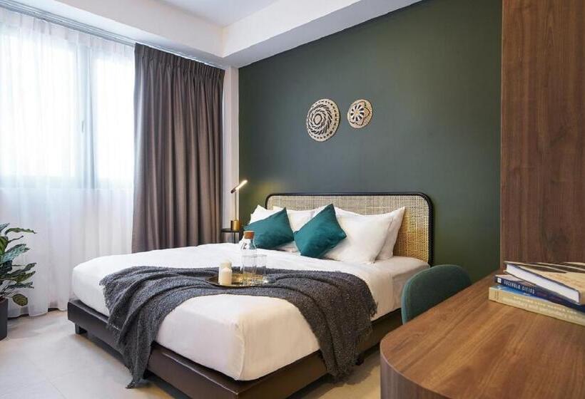 Deluxe Room, The Initial Residence