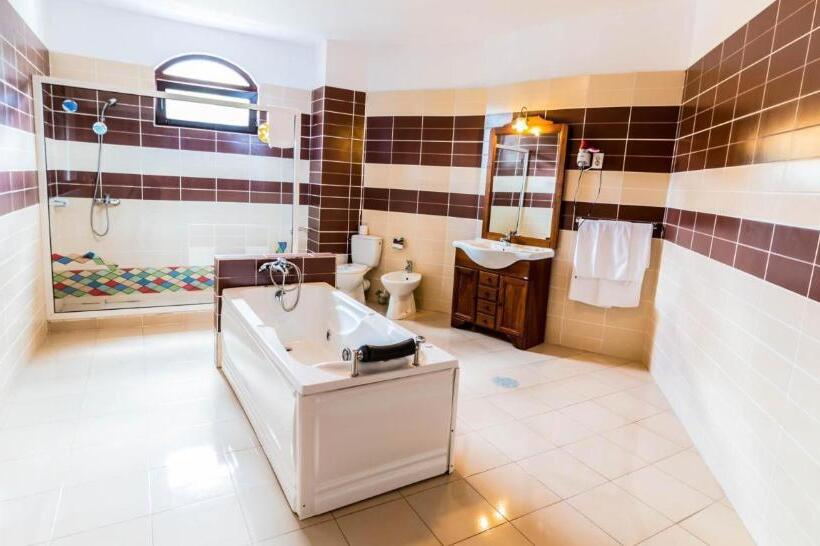 Номер Deluxe, Castelul De Vis