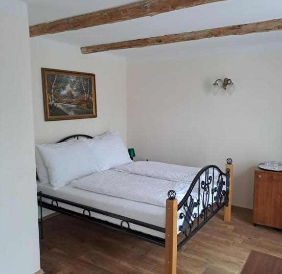 带阳台的三人标准间, Lesní Hotel Peršlák