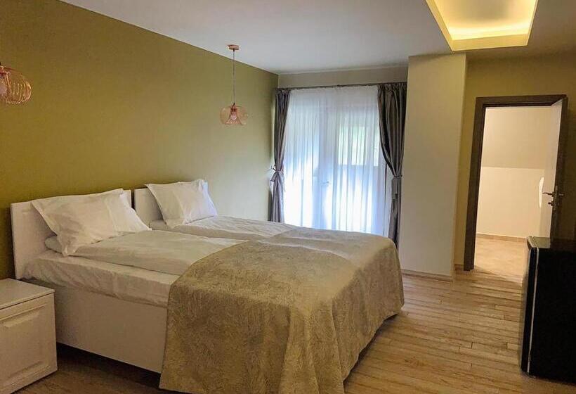 Номер Стандарт, Casa Iustin
