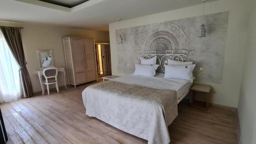 Четырехместный Номер Стандарт, Casa Iustin