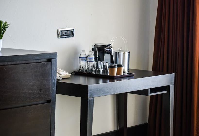 اتاق استاندارد با تخت بزرگ, Hilton Queretaro