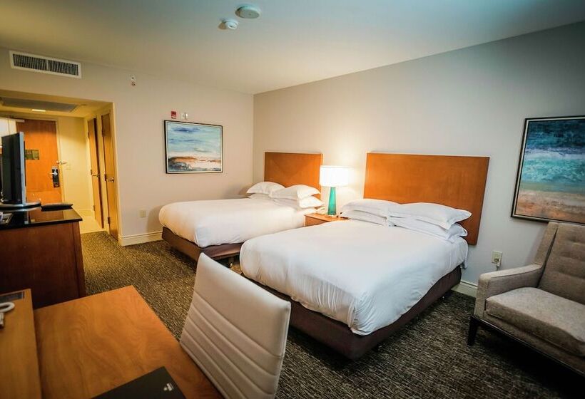 Номер Стандарт 2 Двуспальные Кровати, Hilton St. Petersburg Carillon Park