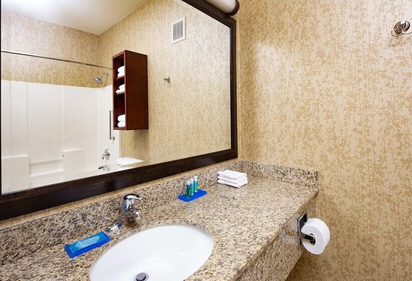 Номер Стандарт, Holiday Inn Express Hotel & Suites Astoria, An Ihg