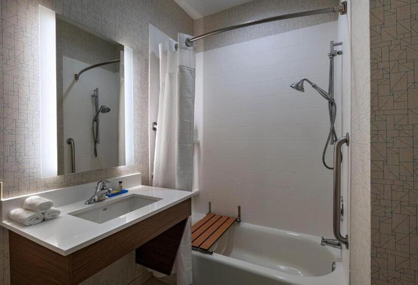 Номер Стандарт Адаптированный для Инвалидов, Holiday Inn Express & Suites Cedar Park , An Ihg