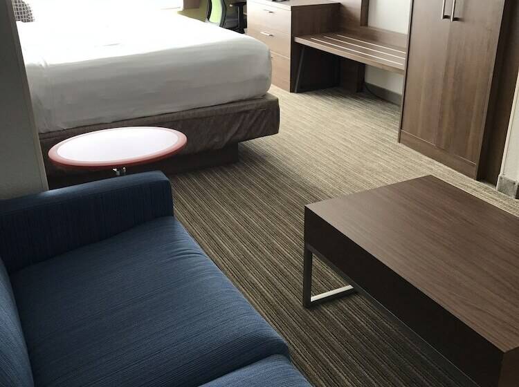 Suite Adaptée aux Personnes à Mobilité Réduite, Holiday Inn Express & Suites Chattanooga   East Ridge, An Ihg