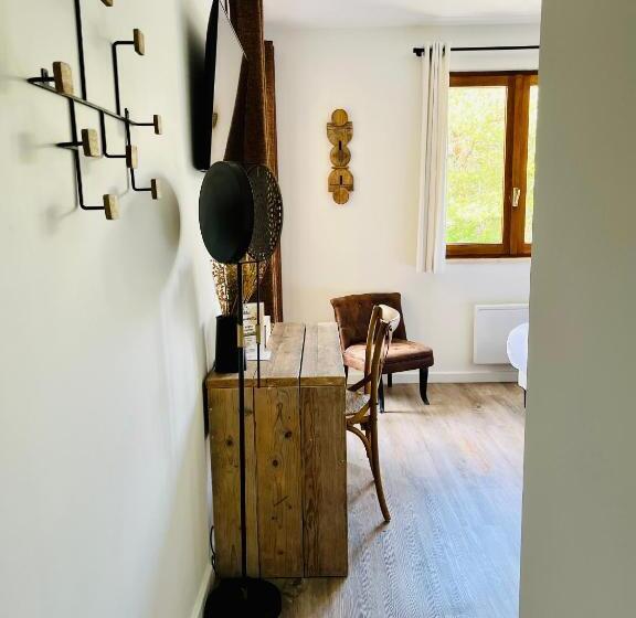 Номер Basic с Балконом, Hôtel Les Chaumettes