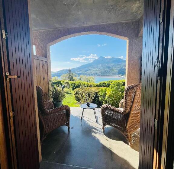 Номер Стандарт с Террасой, Hôtel Les Chaumettes