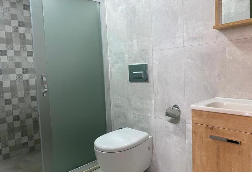 Трехместный Номер Стандарт с Балконом, Kent Otel