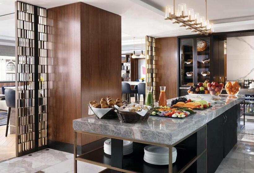 سوئیت کلوب با چشم‌انداز, The Langham New York Fifth Avenue