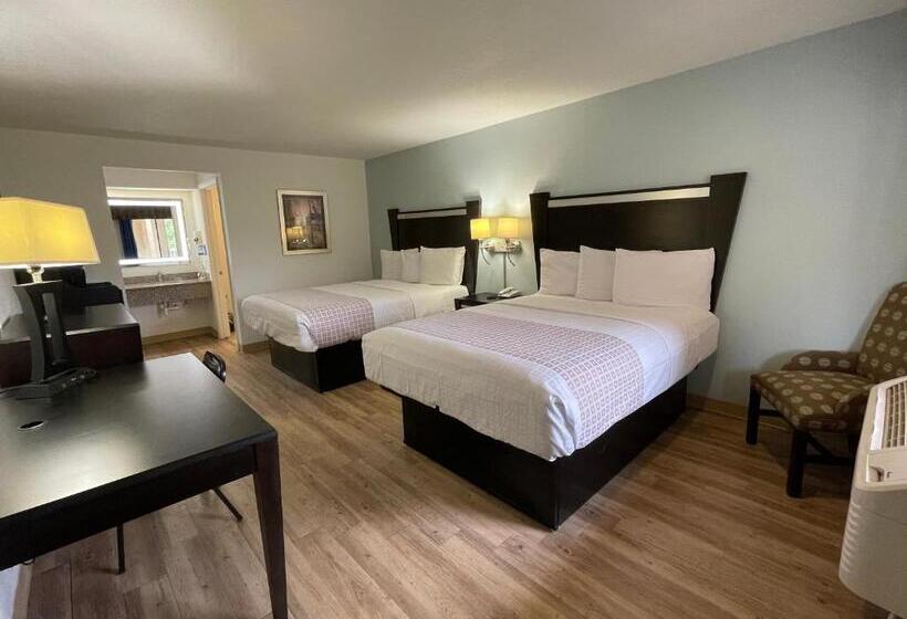 标准间, Tricove Inn & Suites