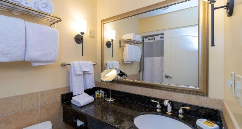 Люкс Deluxe Кровать Кинг, Best Western Plus Vineyard Inn And Suites