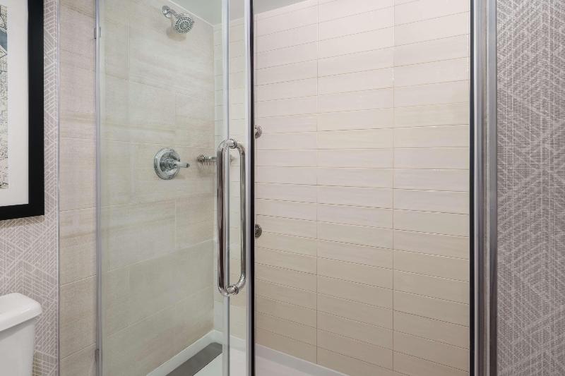 Люкс Кровать Кинг, Embassy Suites By Hilton Portland Airport