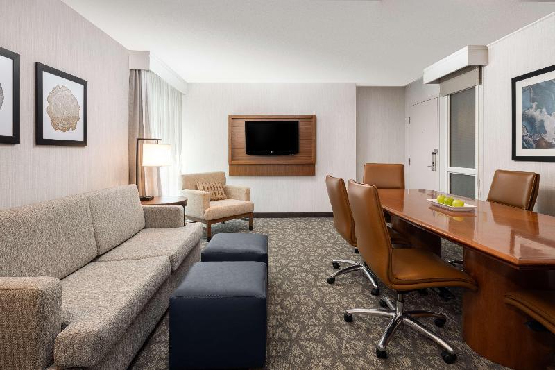 Люкс Кровать Кинг, Embassy Suites By Hilton Portland Airport