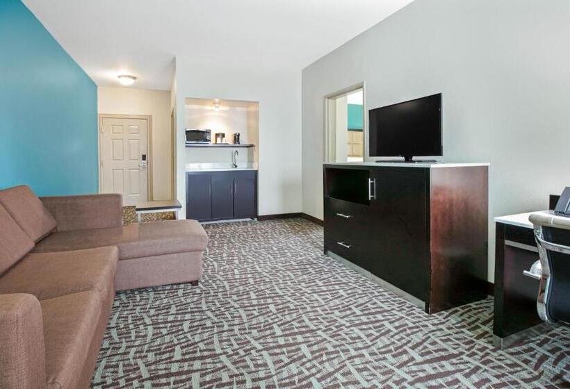 Люкс, La Quinta Inn & Suites By Wyndham Paris