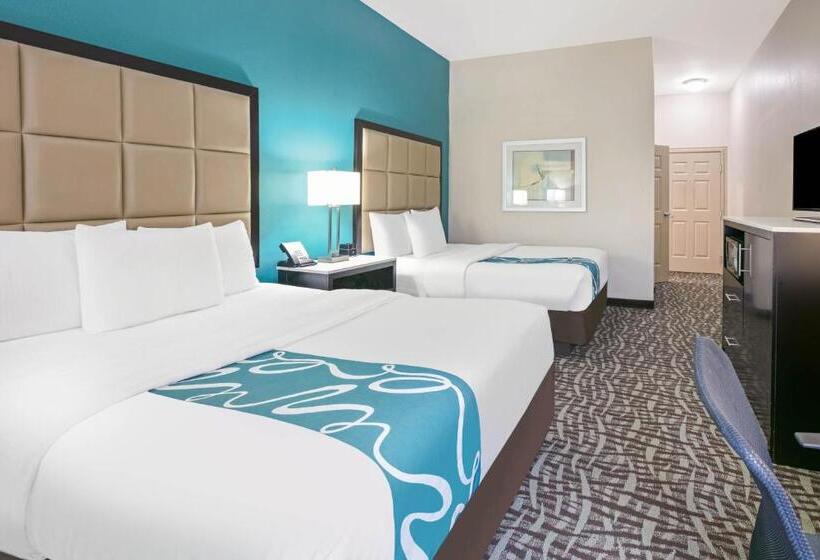 Номер Стандарт, La Quinta Inn & Suites By Wyndham Paris