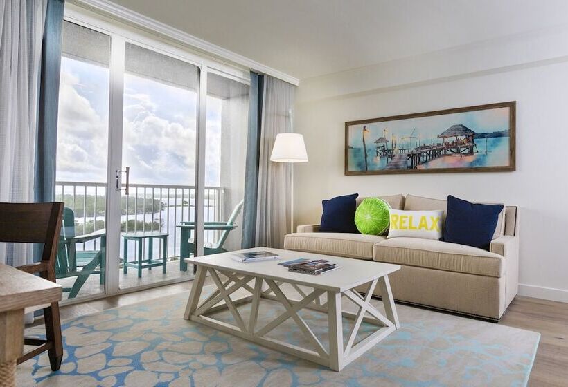 Suite with lake view, Margaritaville Lake Resort, Lake Conroe