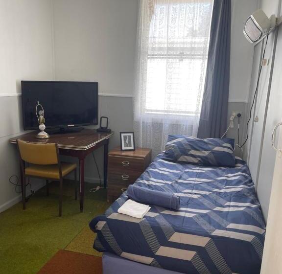 공동 객실, Mountain View Motel