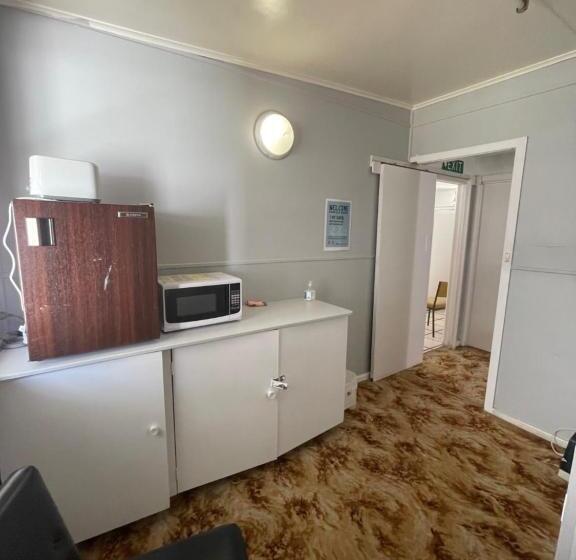 공동 객실, Mountain View Motel