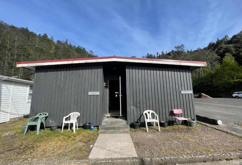ルームシェアのワンベッド, Mountain View Motel