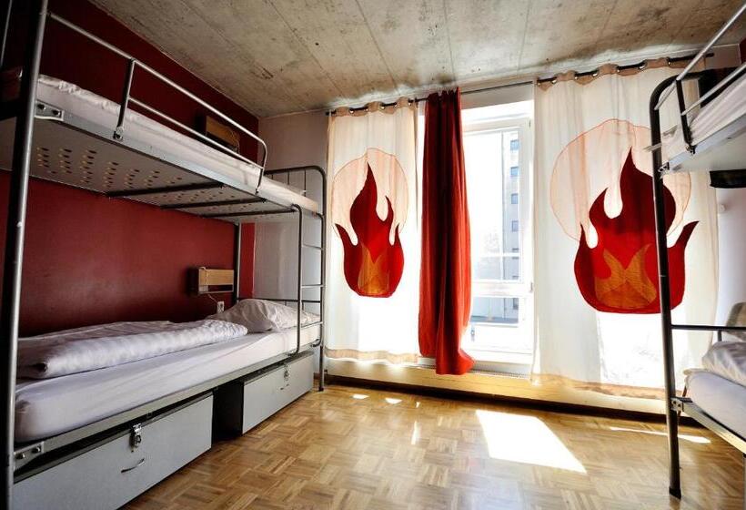 اتاق ساده سه‌ نفره, Five Elements Hostel Frankfurt