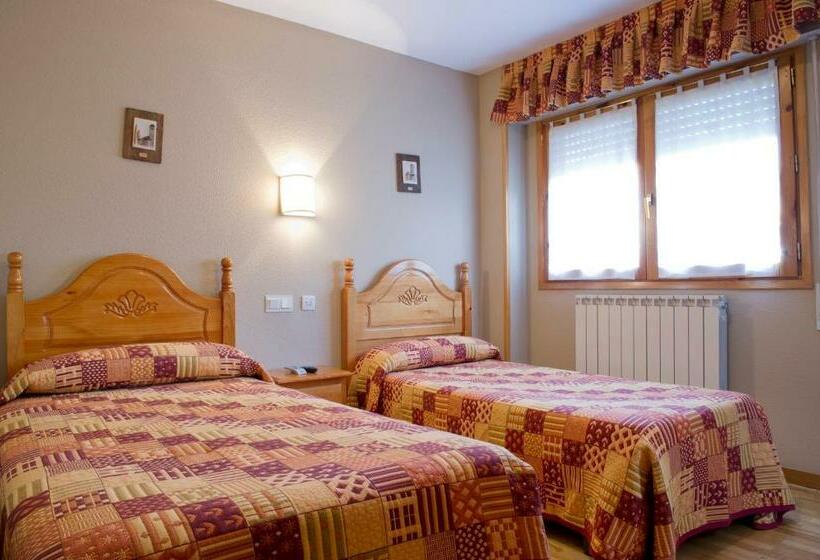 Номер Стандарт, Hostal Valle De Tena
