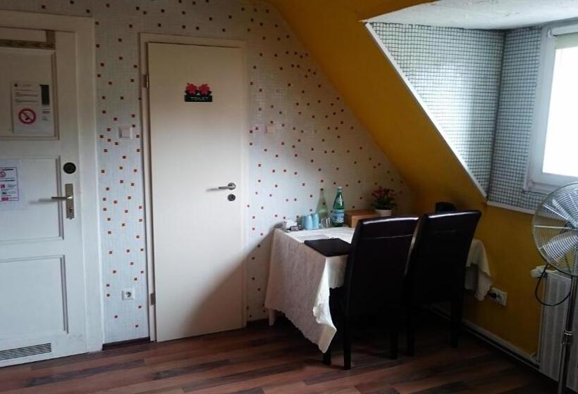 Quarto Deluxe, Stayincologne