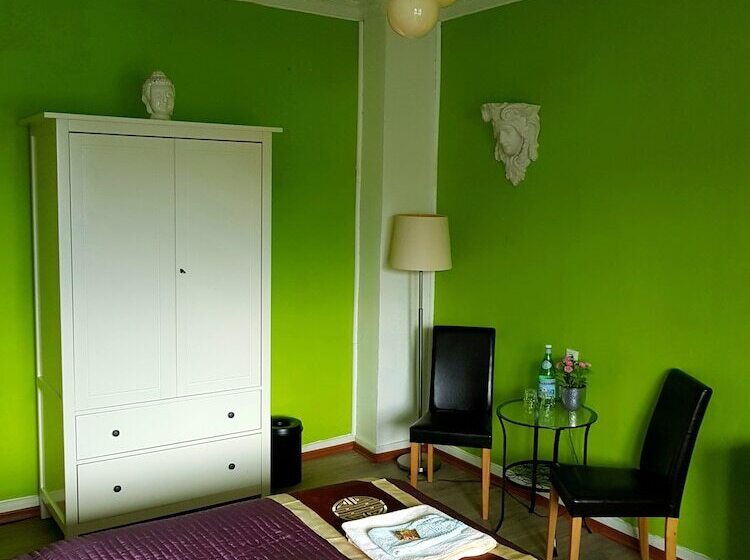 Quarto Economy, Stayincologne