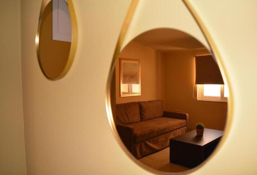 Апартаменты 2 спальни Вид на Сад, Eurohotel Theo