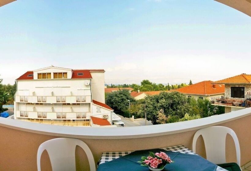 스탠다드 스튜디오 더블 침대, Villa Midea