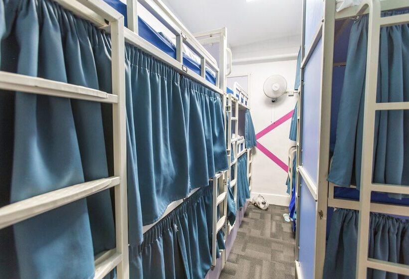 Кровать в Общей Комнате, Smart Russell Square Hostel