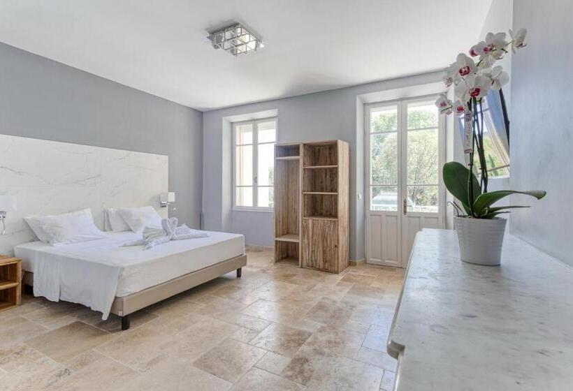 Номер Deluxe с Балконом, Domaine De La Nerthe  Hotel Provence Mediterranee