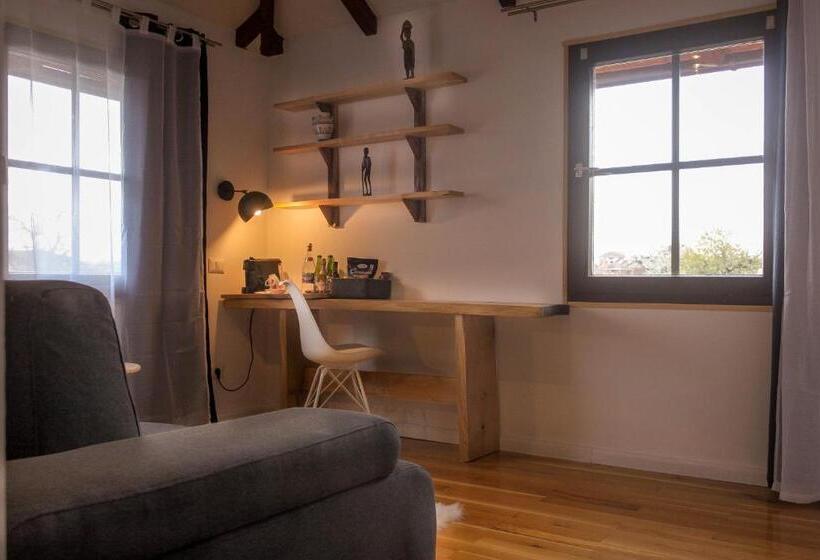 سوییت با چشم‌انداز باغ, Elma Guesthouse