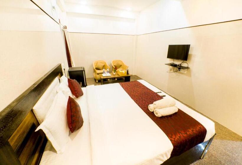 带大床的高级房间, Jeyam Residency