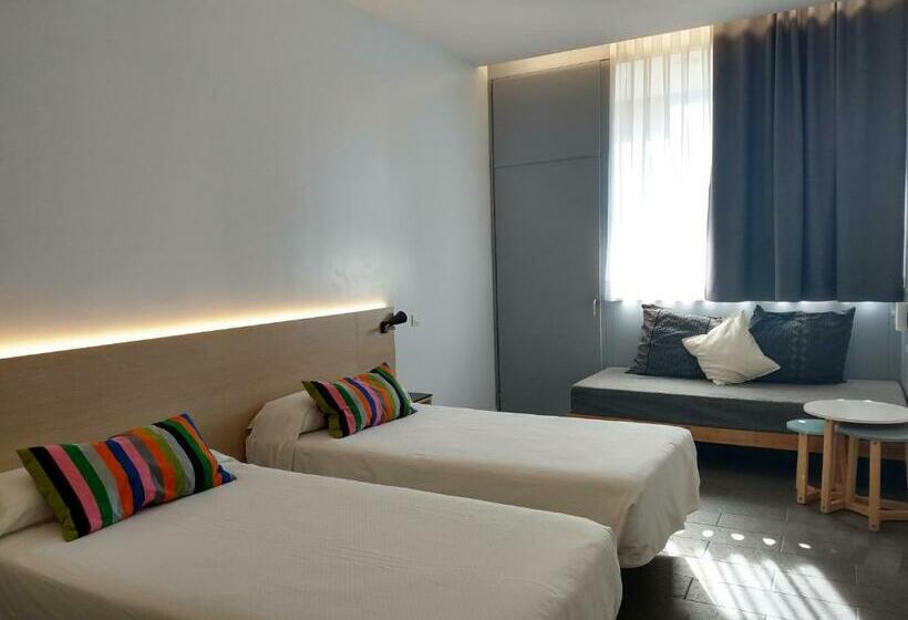 Chambre Triple Confort, Centre Esplai Albergue