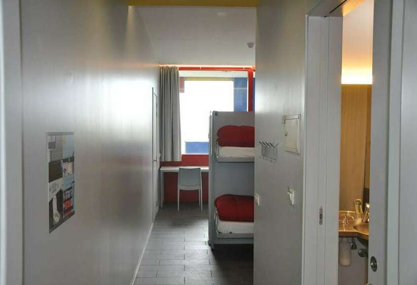 Chambre Familiale, Centre Esplai Albergue