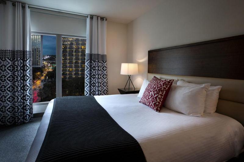 מיטת קינג בסוויטה, Contessa   Suites On The Riverwalk