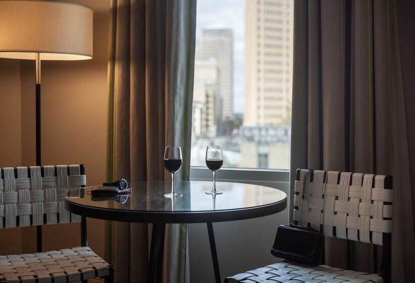 סוויטה מותאמת לאדם עם מוגבלויות, Contessa   Suites On The Riverwalk