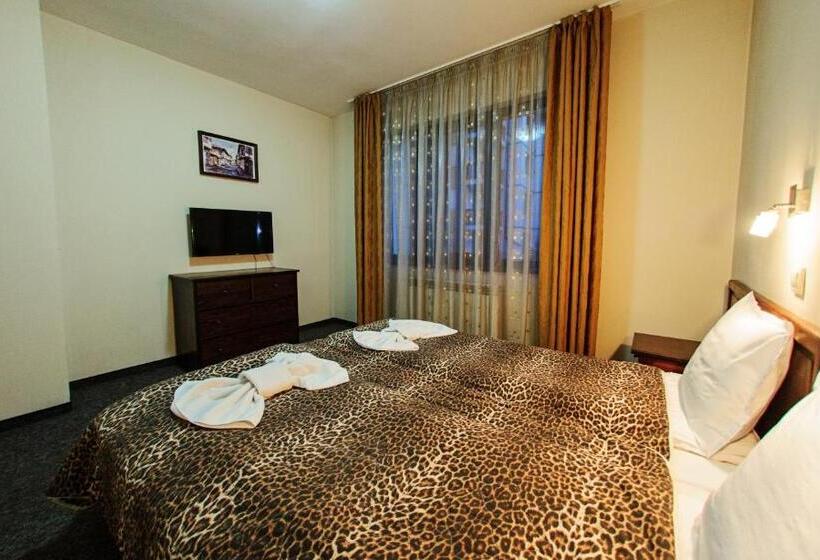 Apartamento Familiar, Dumanov