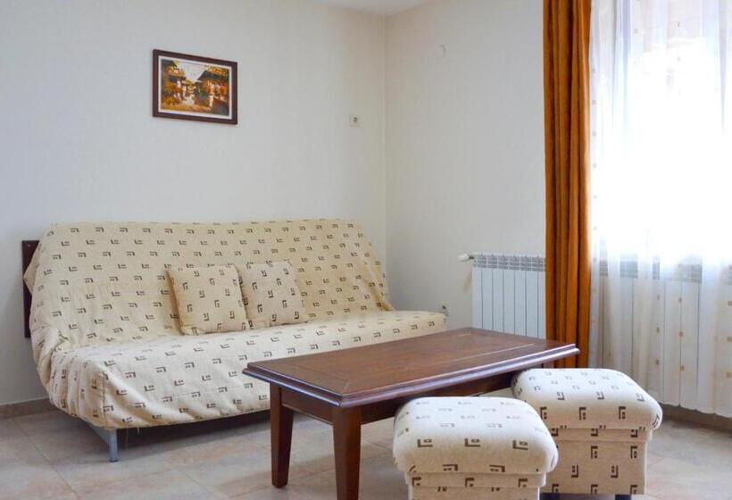 Apartamento Familiar, Dumanov