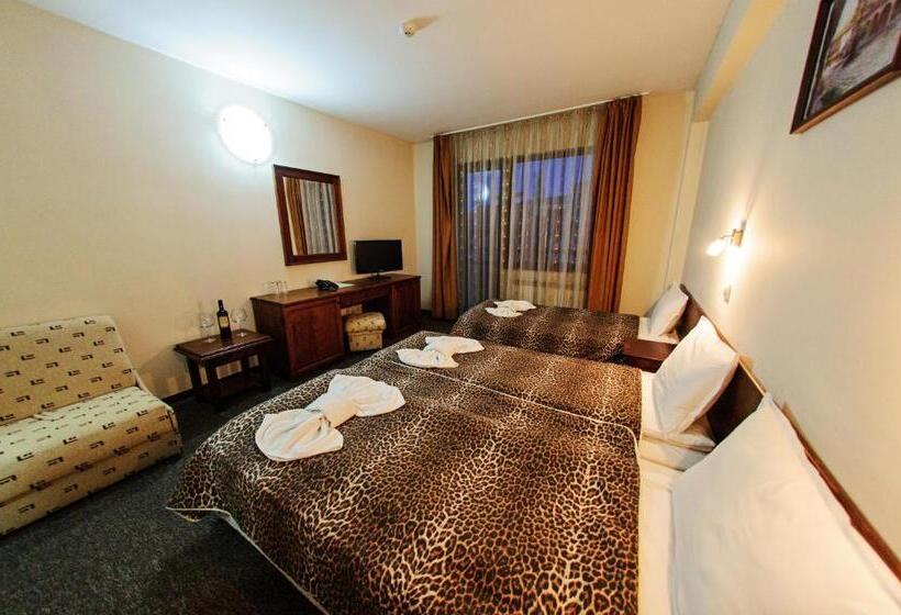 Quarto Triplo Estandar, Dumanov