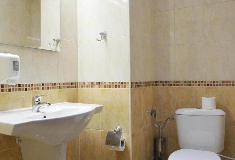 Quarto Familiar, Dumanov