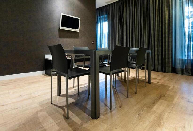 Apartamento 1 Dormitório, Petit Palace Santa Barbara