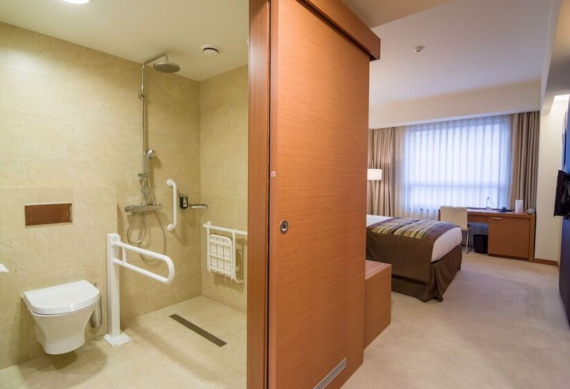 Номер Deluxe Адаптированный для Инвалидов, Ramada By Wyndham Oradea