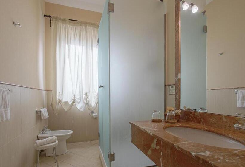 Трехместный Номер Классика, Relais Villa Giuliana