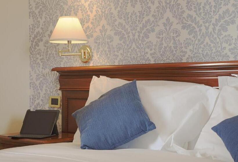 Трехместный Номер Классика, Relais Villa Giuliana
