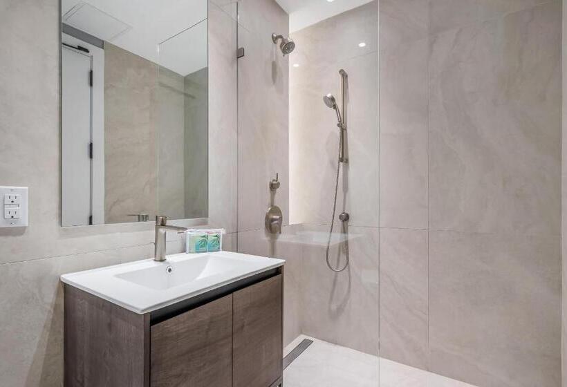 سوییت لوکس, Global Luxury Suites At The Arches