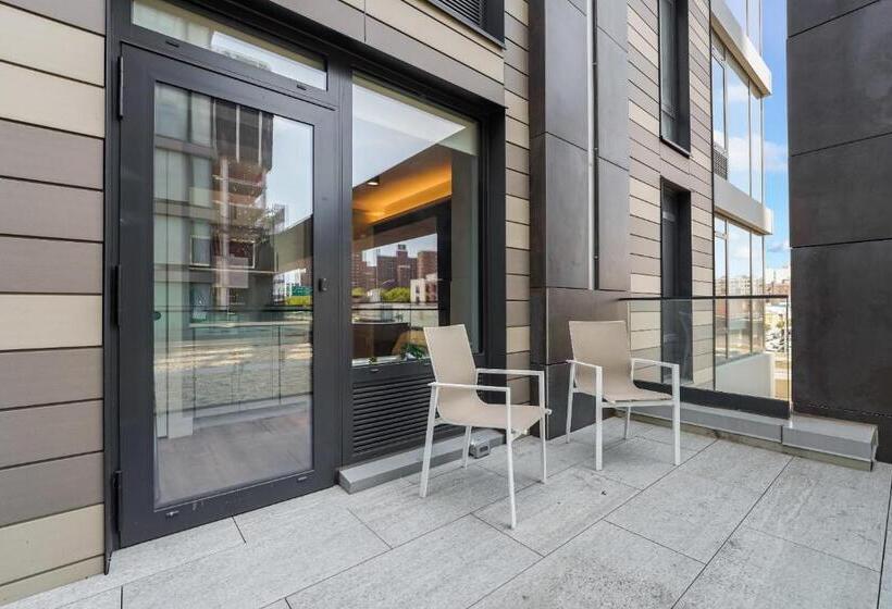 سوئیت با بالکن, Global Luxury Suites At The Arches