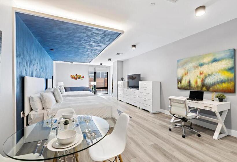 سوییت لوکس, Global Luxury Suites At The Arches