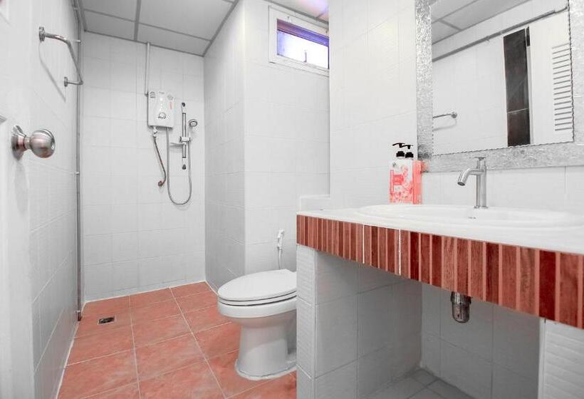 جناح, Capital O 411 Grandview Condo 15